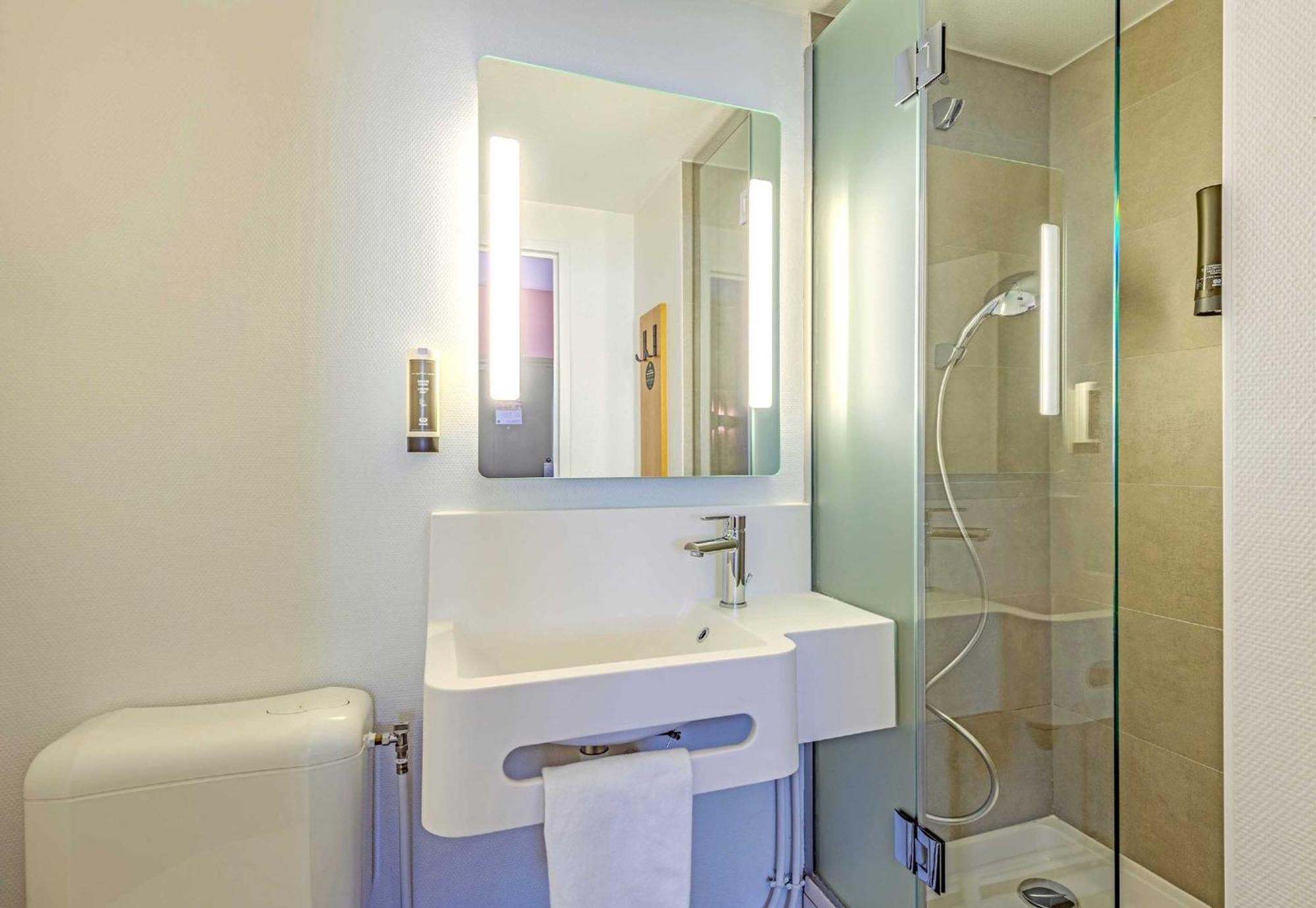 B&B Hotel Brest Kergaradec Aeroport Gouesnou Bagian luar foto